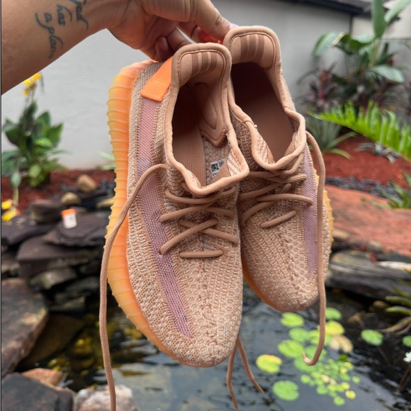 Orange Yeezys tennis’s shoes - Picture 4 of 4